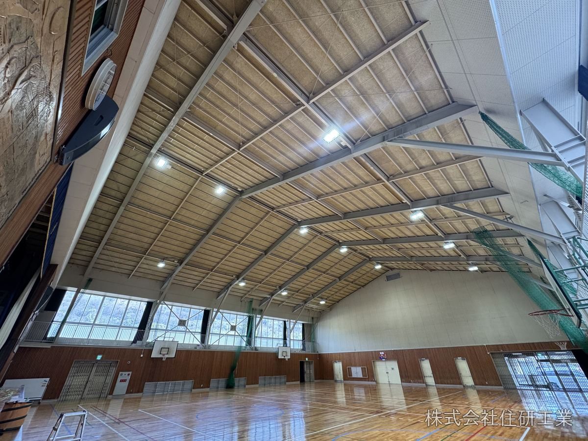 岡山市立芥子山小学校 体育館照明器具ほか改修工事